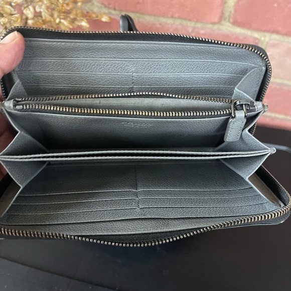 🔥 AUTHENTIC 🔥PRADA 🔥ROUND ZIPPER LONG WALLET. - Picture 6 of 6